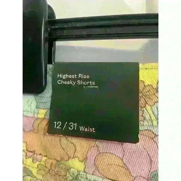 NWT Super-High Rise Cheeky Jean Shorts - Wild Fable Floral Size 12 - 31 Waist - Picture 6 of 6